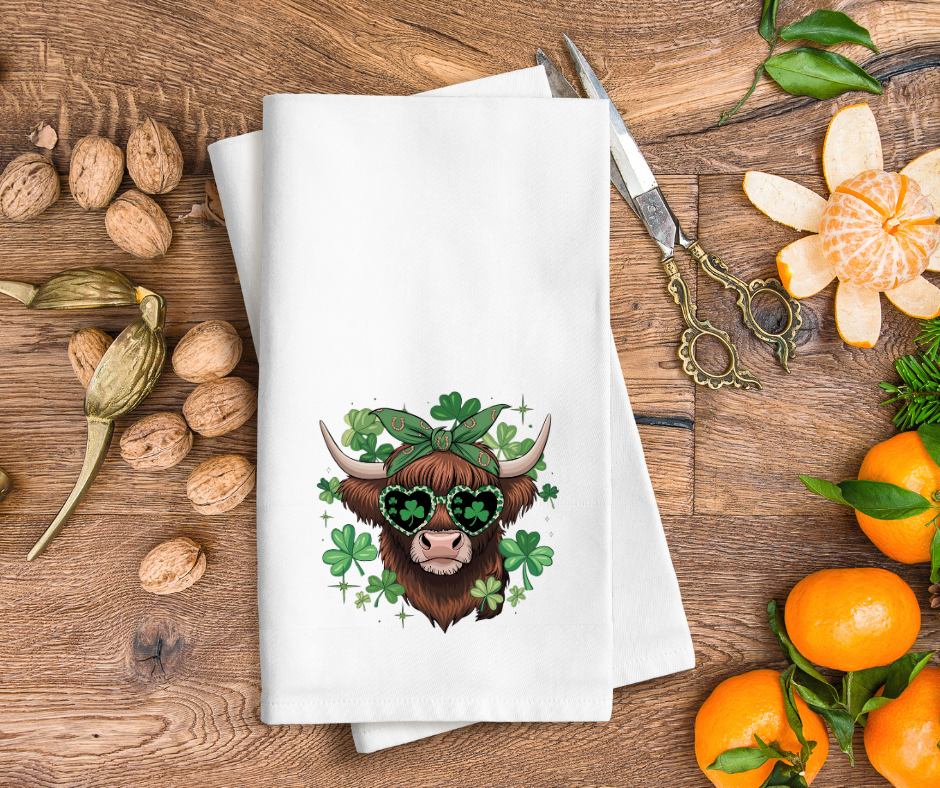 Highland Cow Clover Hand Towel